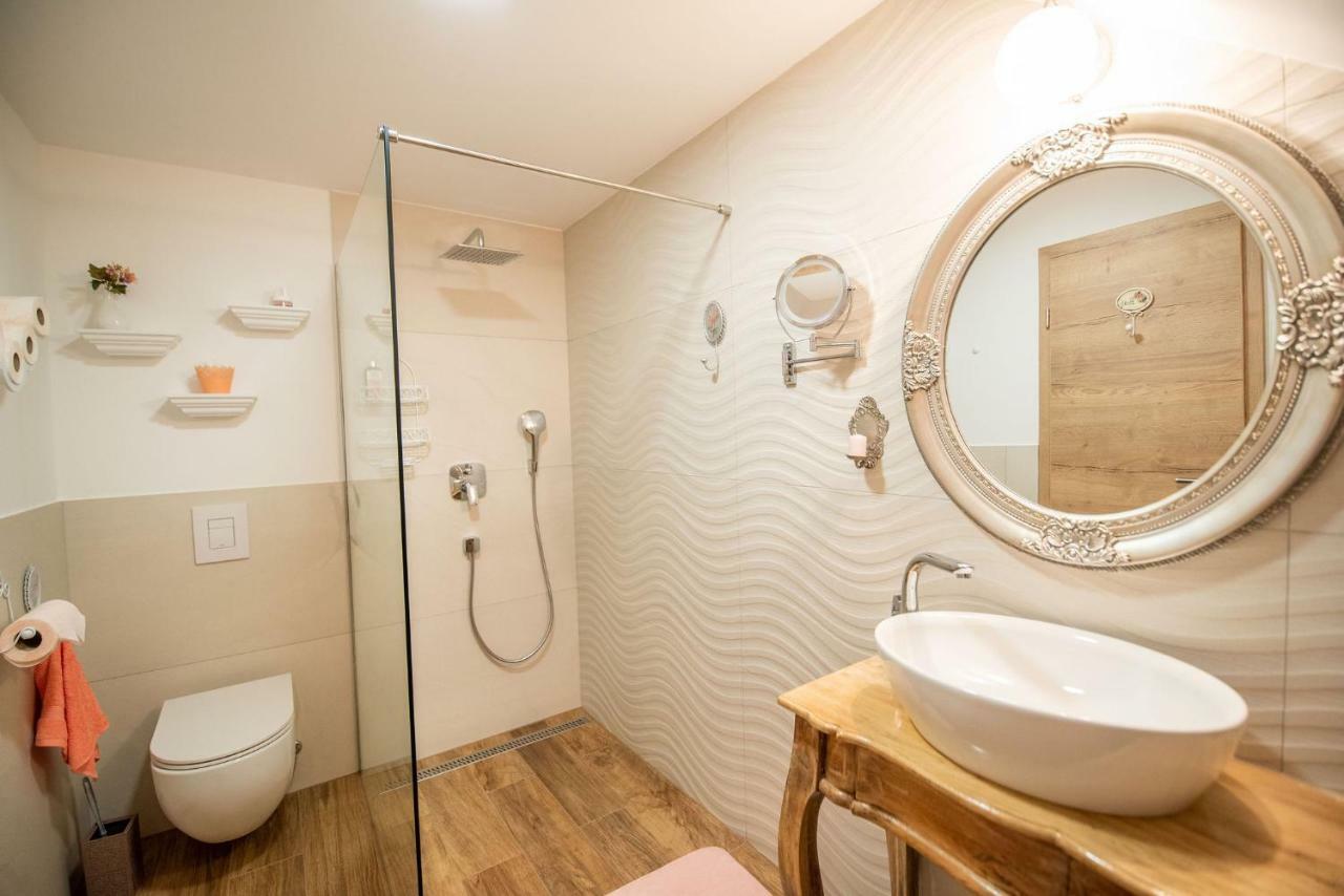 Apartmaji Urska Laško Esterno foto